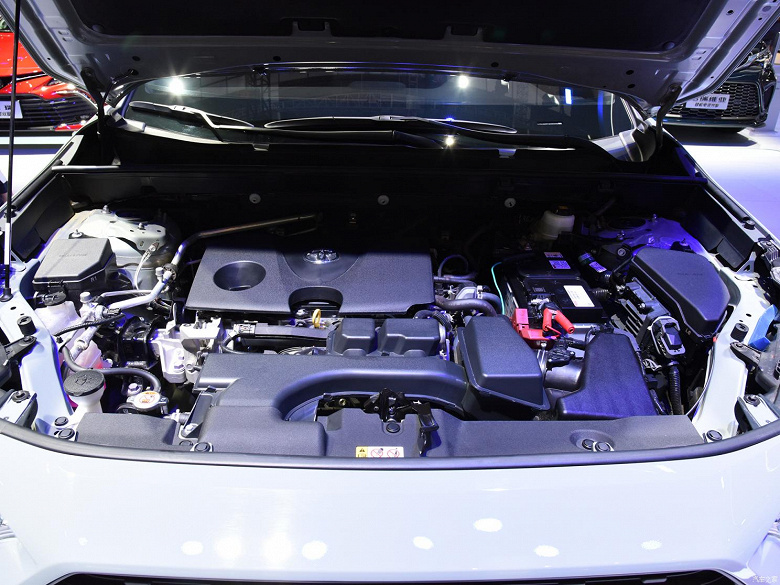 306 hp, four-wheel drive and a two-tone body.  The updated crossover Toyota RAV4 Rongfang